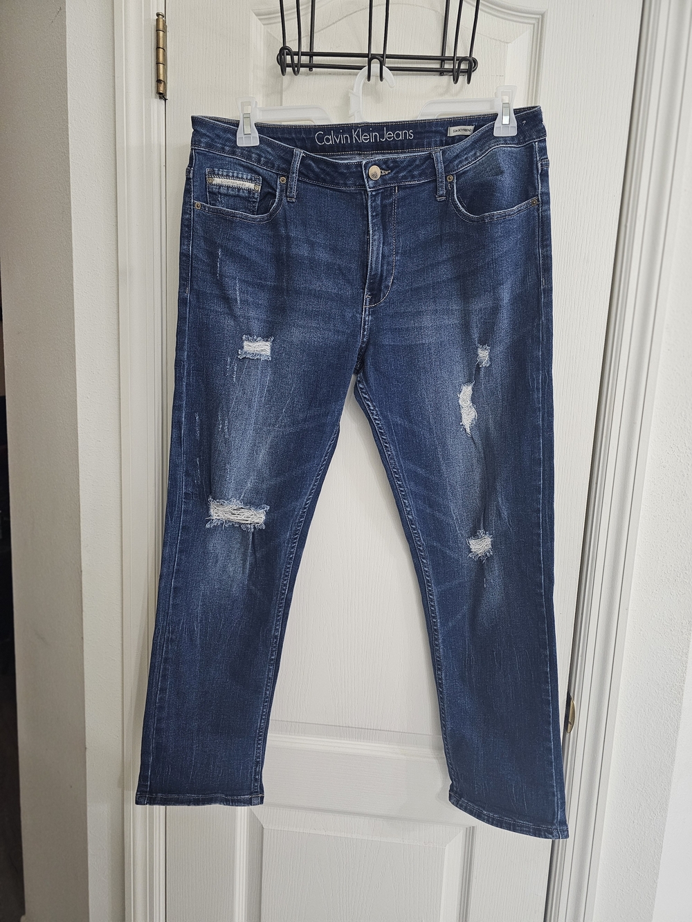 Calvin Klein Jeans Womans Distressed Dark Blue Relaxed Jeans 32